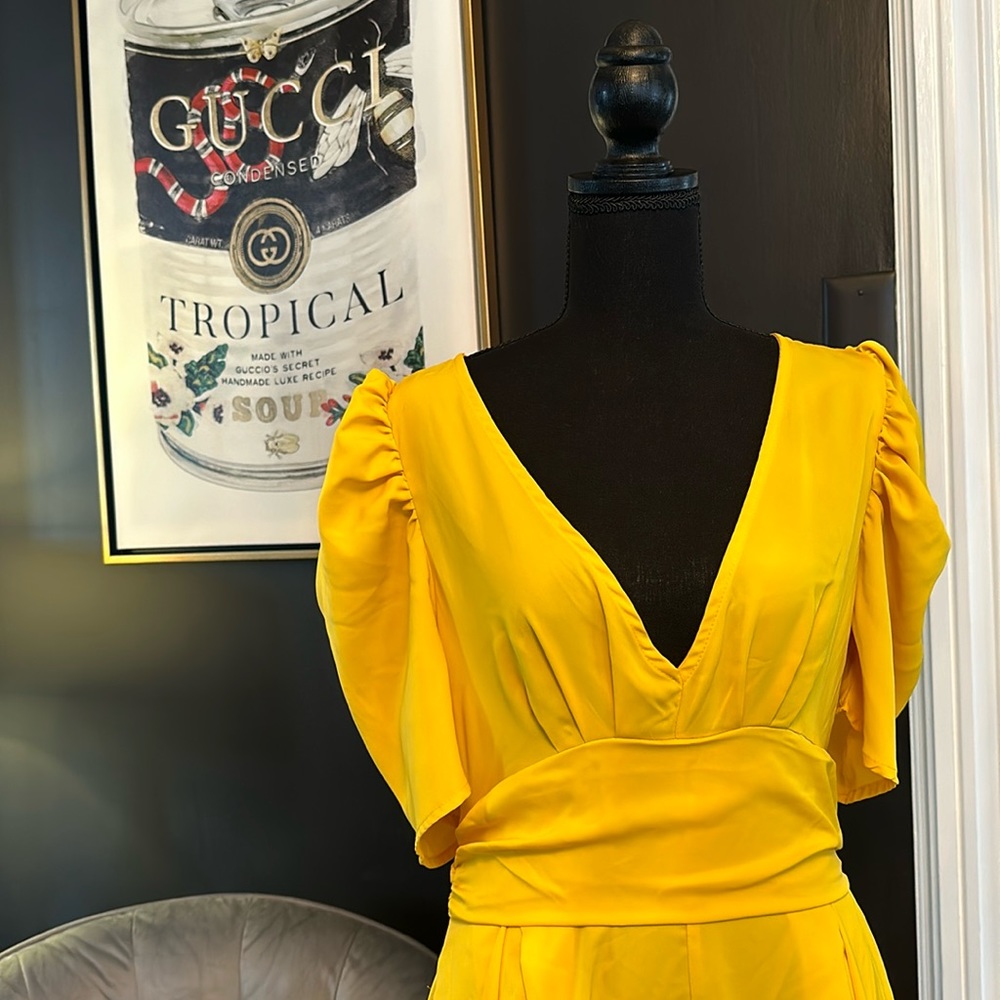 Women’s CHIC ME 🌞 yellow jumpsuit backless wide leg Large